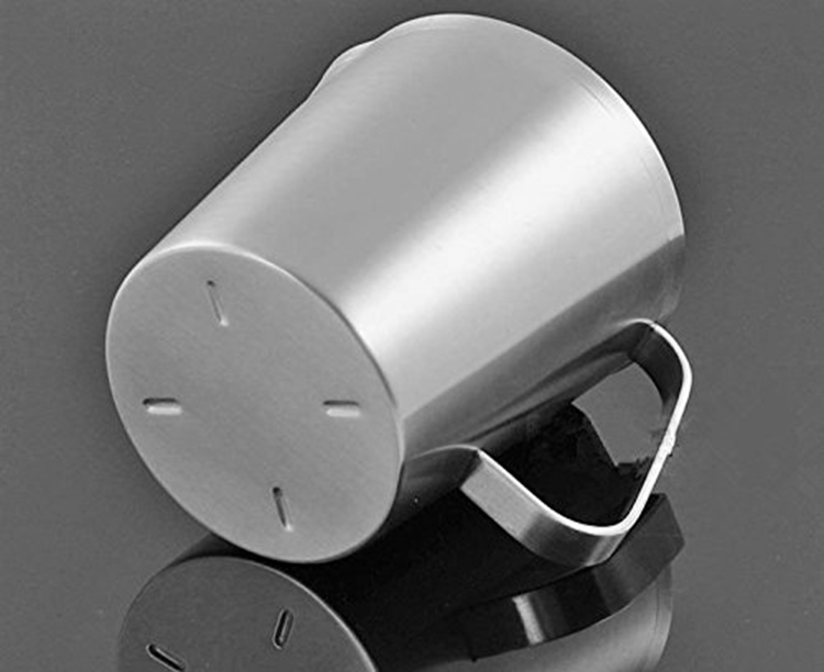 パーソナライズされた1500mlの耐久のステンレス鋼円錐液の測定カップの卒業は注ぎ口のコーヒーミルクを注ぐ
